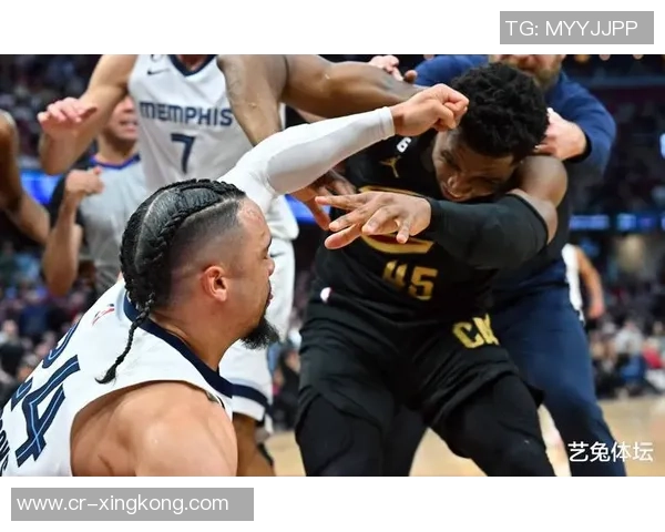 狄龙布鲁克斯勇猛表现24投10中砍下全队最高25分正负值加8助力球队胜利